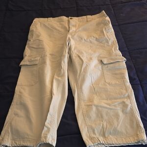 Old Navy Men's Cargo Capris in Khaki